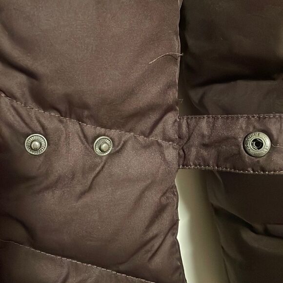 Eddie Bauer down puffer jacket in wine size Medium - Picture 6 of 12